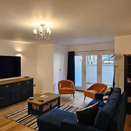 Spacious Modern 2-Bed Parking & Wi-Fi & 65"Oled Бристоль Екстер'єр фото