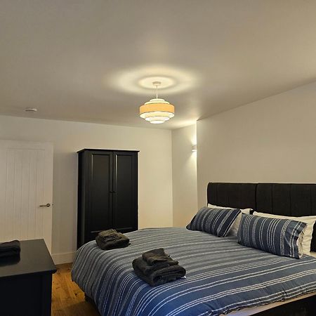 Spacious Modern 2-Bed Parking & Wi-Fi & 65"Oled Бристоль Екстер'єр фото