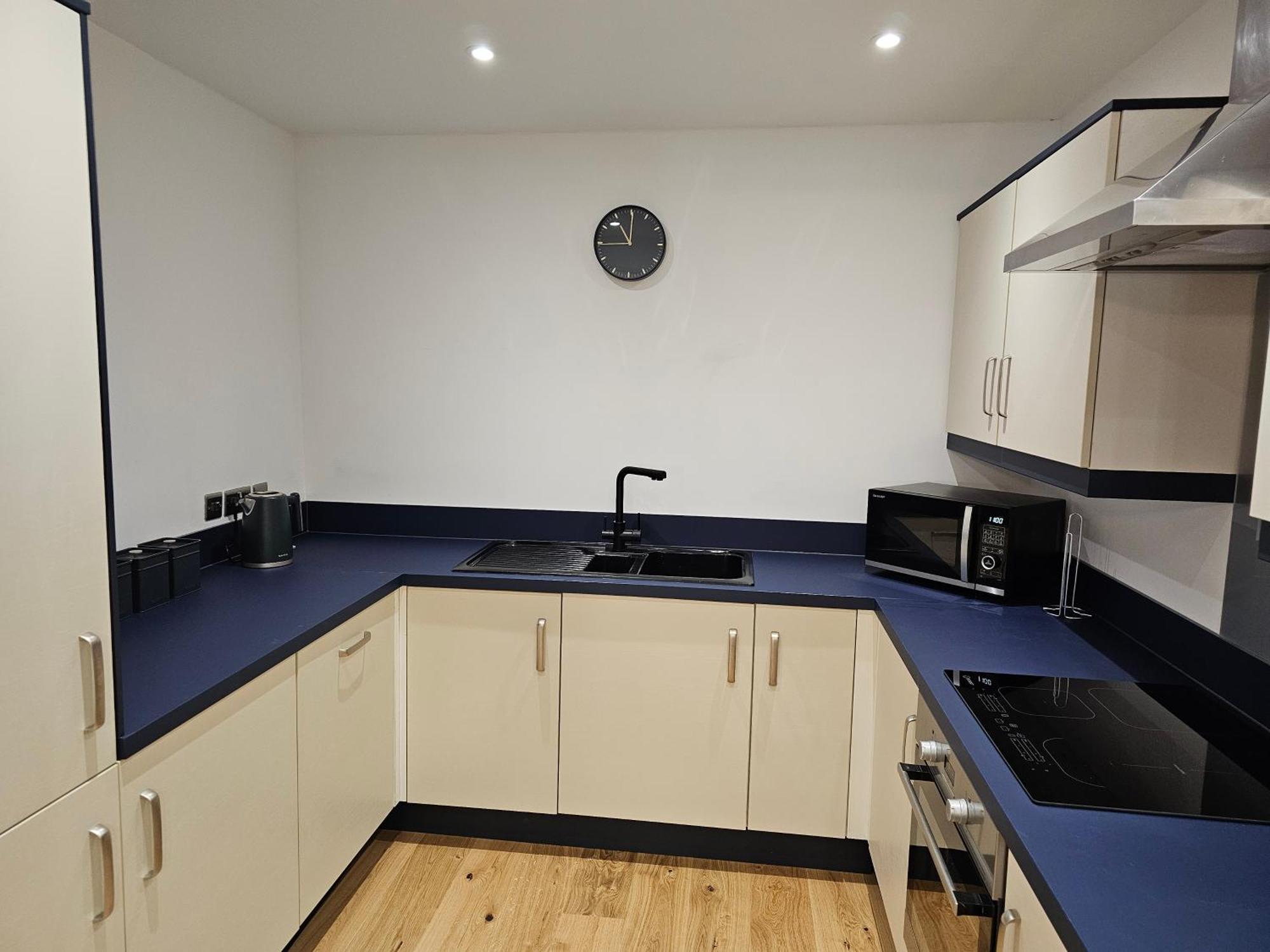 Spacious Modern 2-Bed Parking & Wi-Fi & 65"Oled Бристоль Екстер'єр фото
