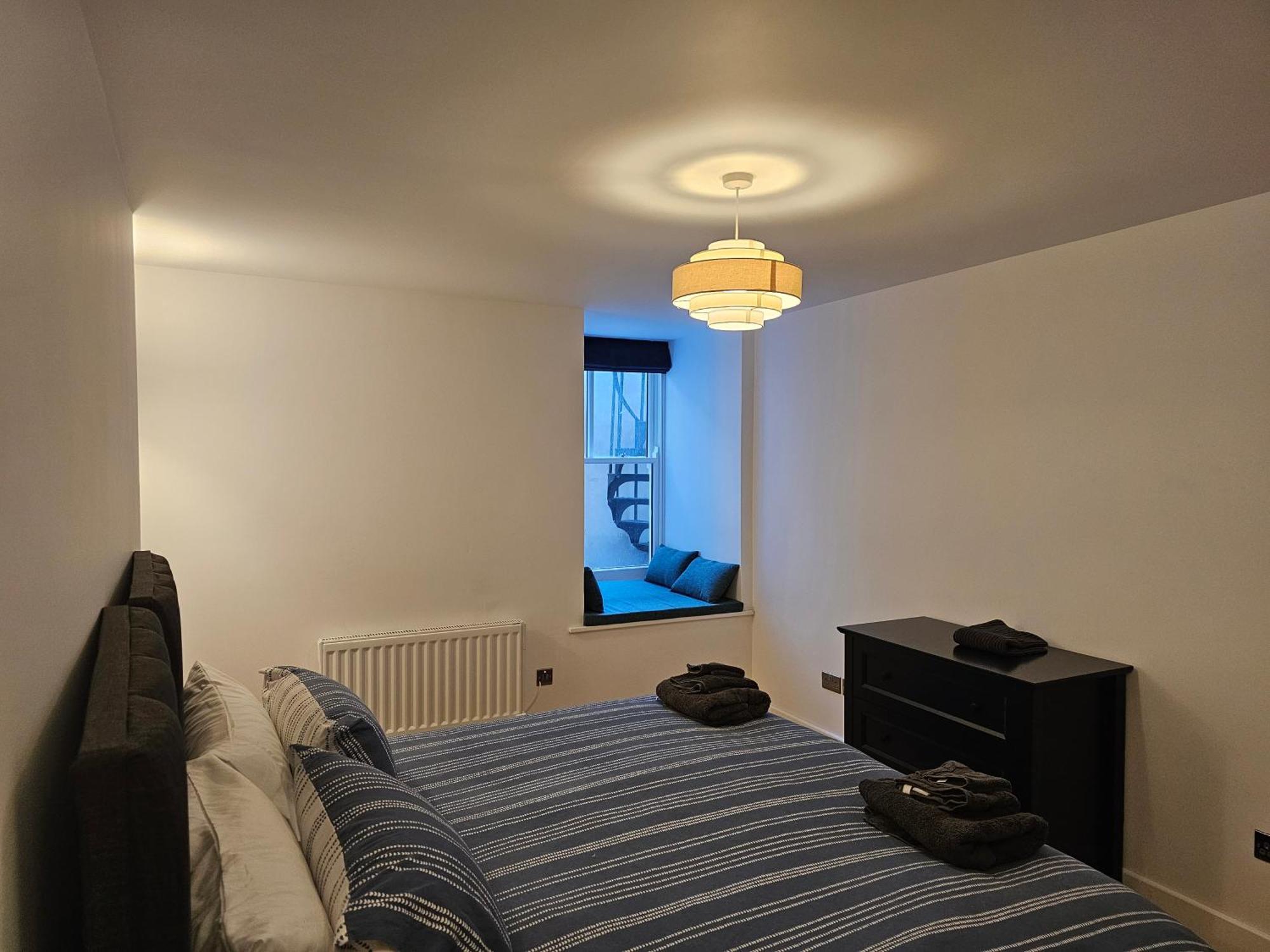 Spacious Modern 2-Bed Parking & Wi-Fi & 65"Oled Бристоль Екстер'єр фото