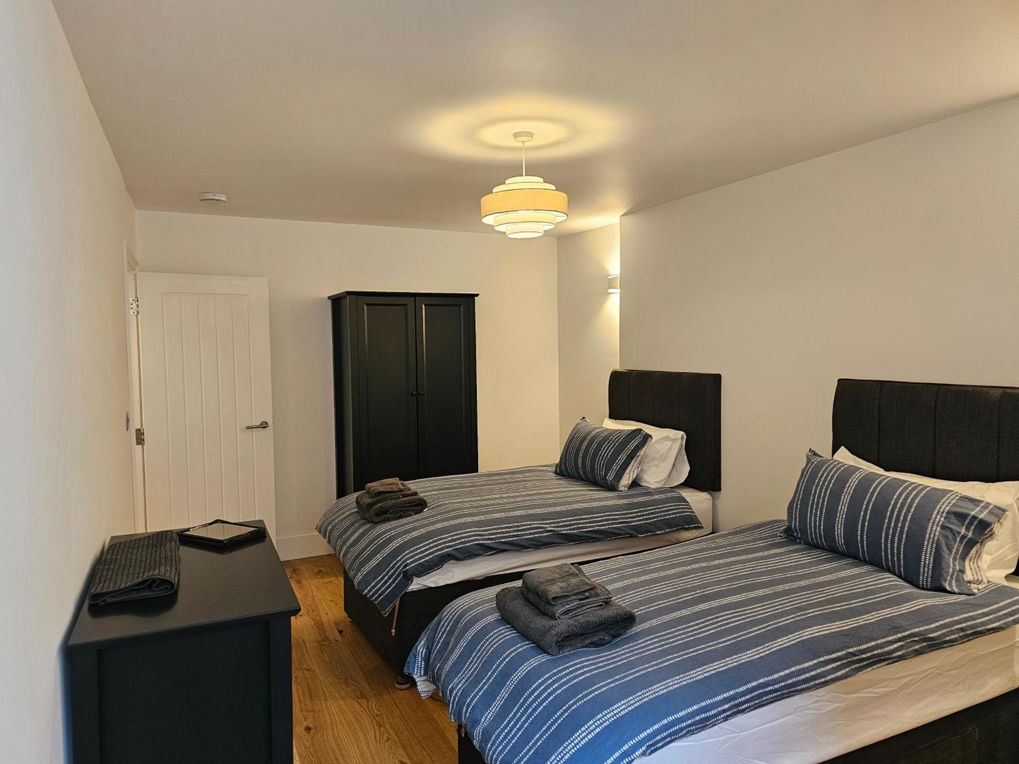 Spacious Modern 2-Bed Parking & Wi-Fi & 65"Oled Бристоль Екстер'єр фото