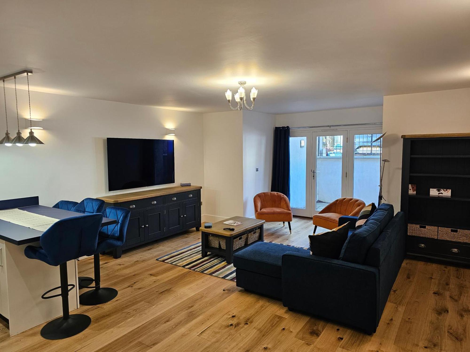 Spacious Modern 2-Bed Parking & Wi-Fi & 65"Oled Бристоль Екстер'єр фото
