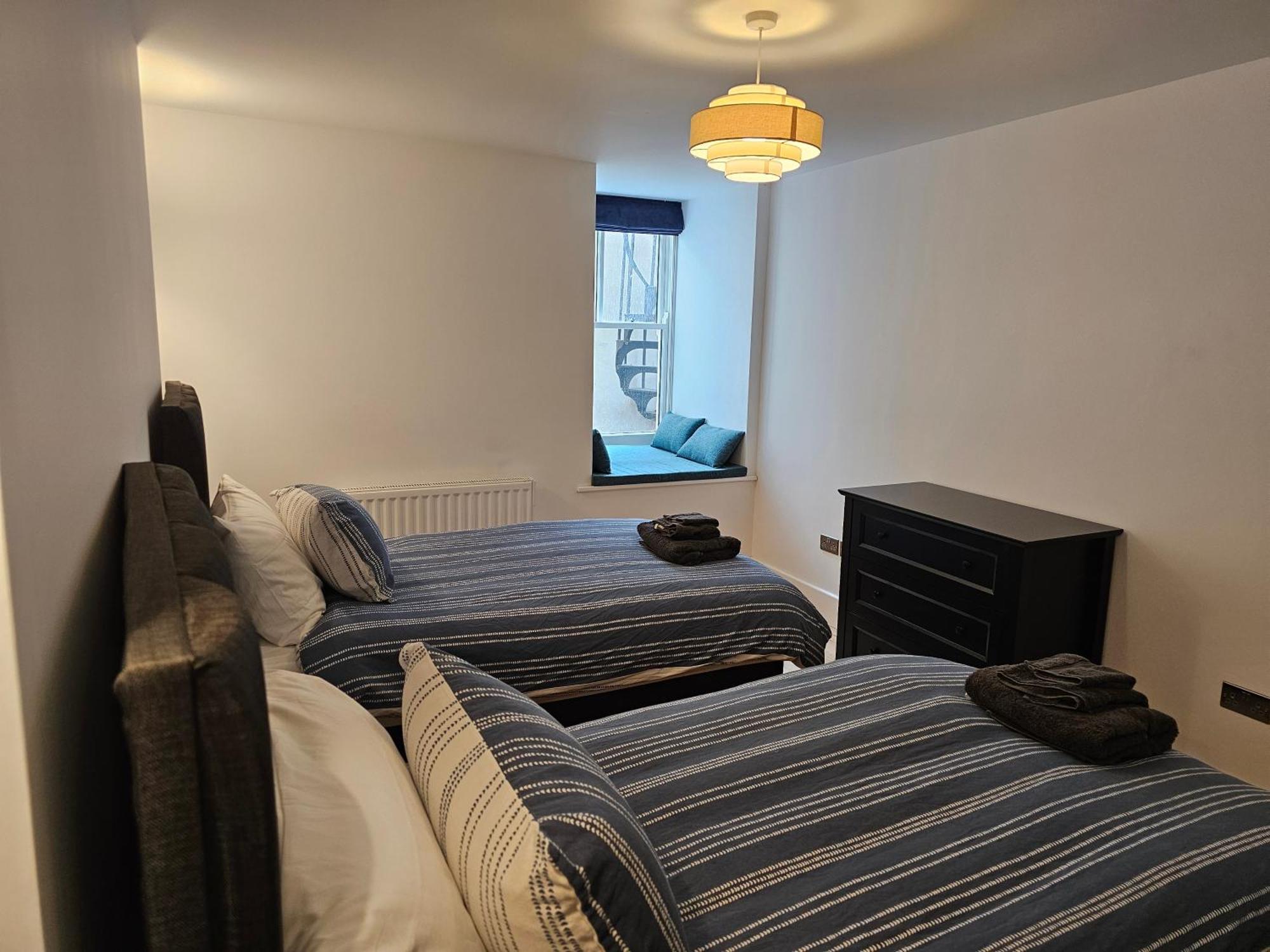 Spacious Modern 2-Bed Parking & Wi-Fi & 65"Oled Бристоль Екстер'єр фото